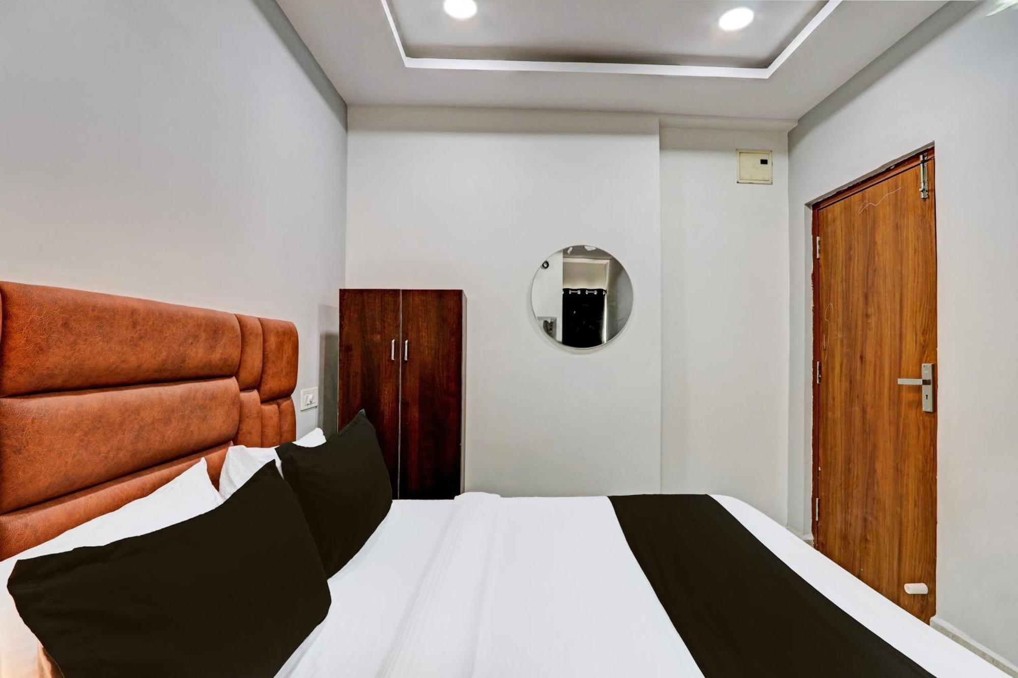 Super Hotel O Lavish Tranquil Hyderabad Exteriör bild