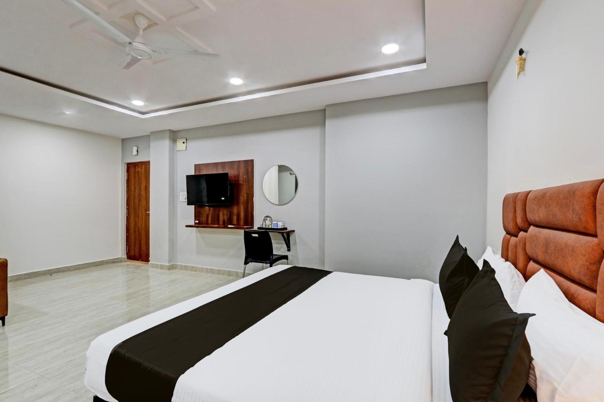 Super Hotel O Lavish Tranquil Hyderabad Exteriör bild