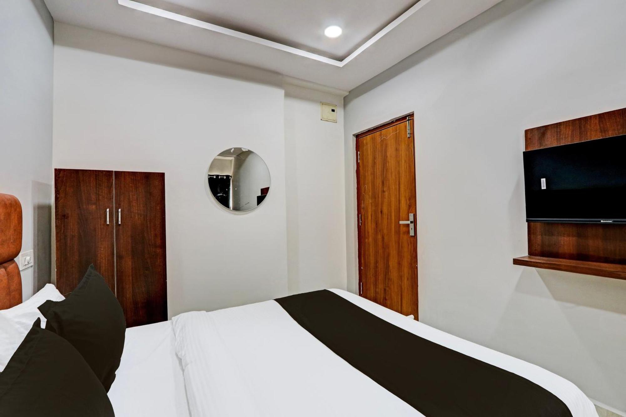 Super Hotel O Lavish Tranquil Hyderabad Exteriör bild